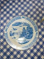 Groot, oud Chinees bord met een prachtig blauw decor. Het bo, Ophalen of Verzenden