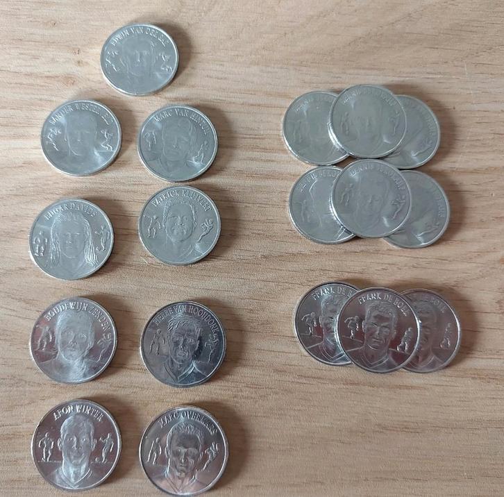 € 0.49 per stuk MUNTEN ORANJE 2000 KNVB-VOETBAL, Verzamelen, Sportartikelen en Voetbal, Zo goed als nieuw, Overige typen, Overige binnenlandse clubs