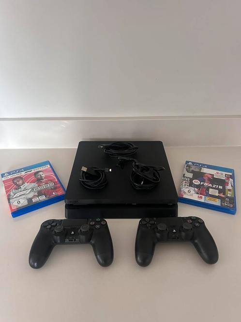 PlayStation 4 + 2 Controllers + FIFA 21 & F1 2020 Games, Spelcomputers en Games, Spelcomputers | Sony PlayStation 4, Zo goed als nieuw