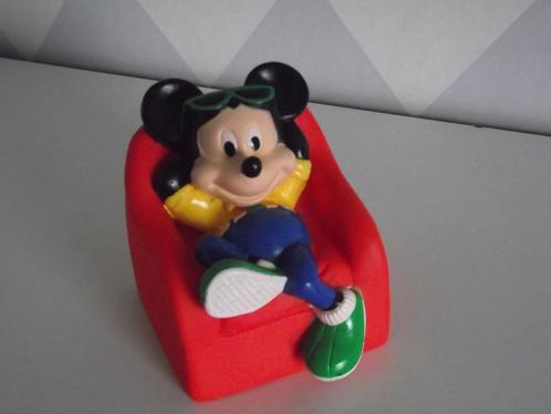 Mickey spaarpot, Mickey Mouse in stoel 12 cm Remus 1980, Verzamelen, Spaarpotten, Zo goed als nieuw, Strip- of Tekenfilmfiguur