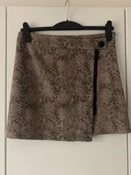 NIKKIE rok suede look bruin met zwart, Kleding | Dames, Rokken, Maat 38/40 (M), Bruin, Ophalen of Verzenden, Zo goed als nieuw