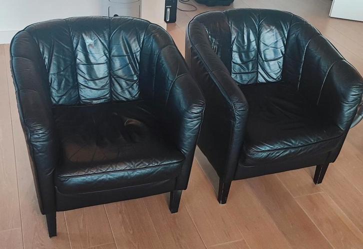 twee zwart lederen kuipstoelen, Huis en Inrichting, Fauteuils, Zo goed als nieuw, 50 tot 75 cm, Ophalen of Verzenden