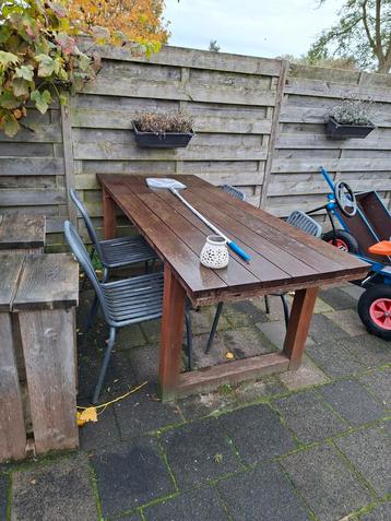 Tuin tafel met aluminium stoelen beschikbaar voor biedingen