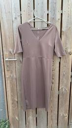 Taupe jurkje rits achter van boven naar beneden maat 38, Kleding | Dames, Jurken, Maat 38/40 (M), Bruin, Ophalen of Verzenden