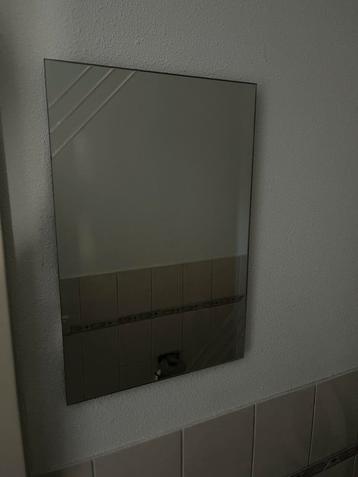 Spiegel 30xm bij 45 cm beschikbaar voor biedingen