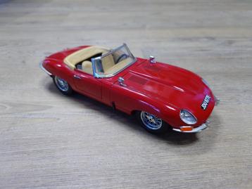 Bburago modelauto Jaguar E-Type Cabriolet (1961) 1:18 rood beschikbaar voor biedingen