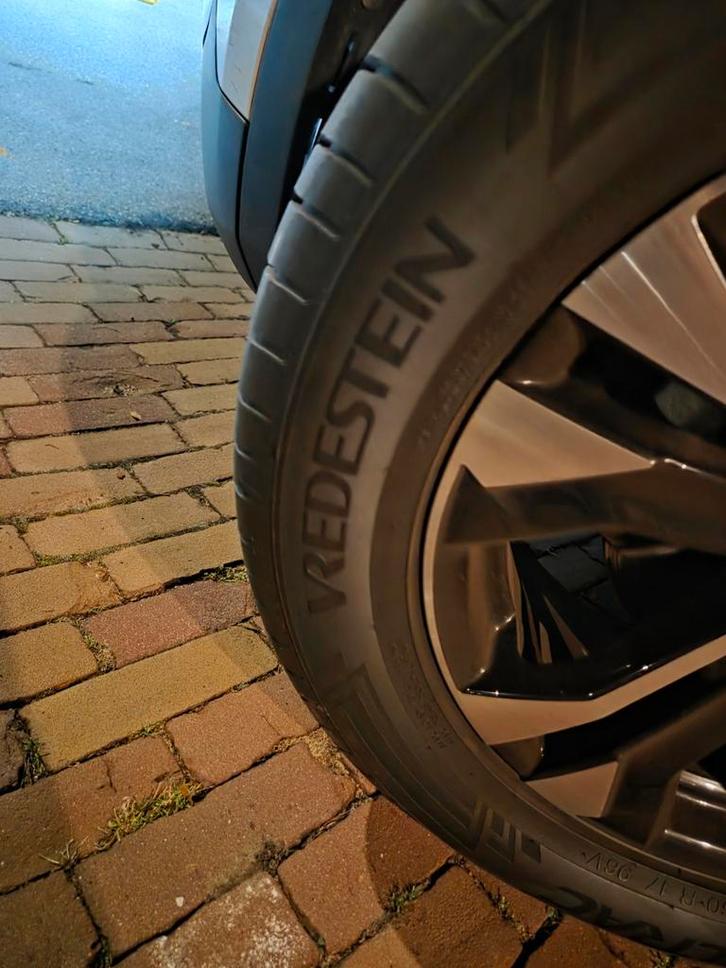 2 x Vredestein 215/60 R17 Band - Goede Staat, Auto diversen, Autosport-onderdelen, Gebruikt, Ophalen