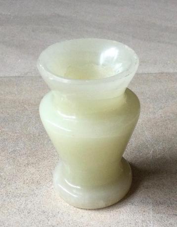 Onyx kandelaartje voor dunne kaars van ca diameter 1 cm beschikbaar voor biedingen