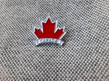 1 mooie pin van een eikenblad met Canada te koop beschikbaar voor biedingen