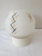 Vintage, jaren 60/70, melkglazen plafonniere, Ophalen of Verzenden, Zo goed als nieuw, Glas