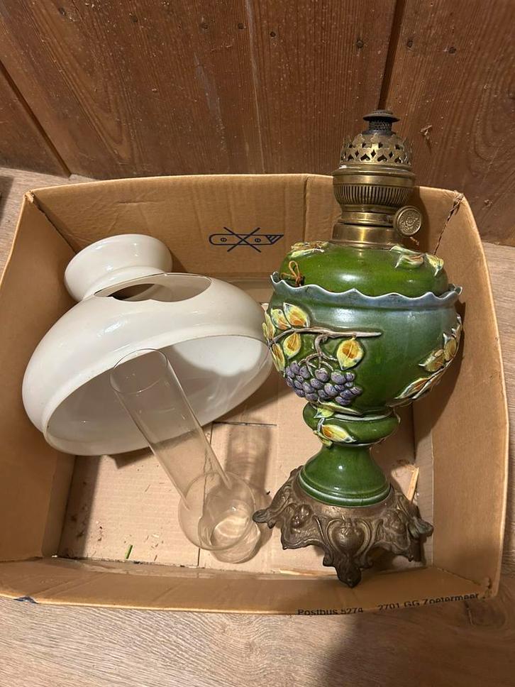 Staande groen petroleumlamp, Antiek en Kunst, Antiek | Lampen, Ophalen of Verzenden