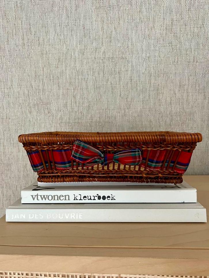 Rieten Mand met Schotse Ruit, Huis en Inrichting, Woonaccessoires | Schalen en Manden, Zo goed als nieuw, Mand, Rechthoekig, Riet