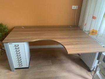 Hoekbureau met ladenkastje