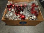 Doos vol rood en zilver kleurige kerstdecoratie, Diversen, Kerst, Ophalen of Verzenden, Zo goed als nieuw