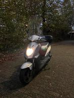 Kymco Agility 50cc bj2015 geel kenteken, Fietsen en Brommers, Ophalen, Zo goed als nieuw, Benzine, Agility