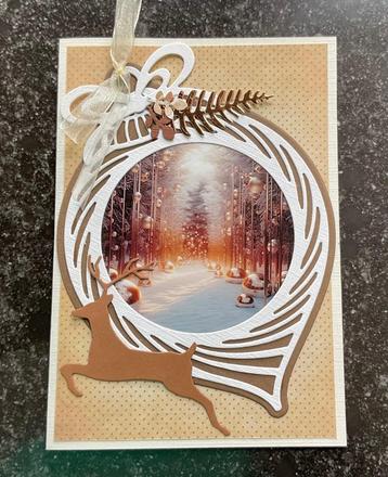 Nr 48 Kerst wenskaart Kerstbal met sneeuw bos goudtinten beschikbaar voor biedingen