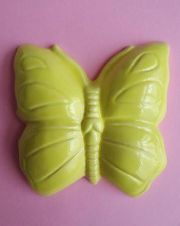 Vintage 80s keramiek vlinder geel wanddecoratie muur design beschikbaar voor biedingen