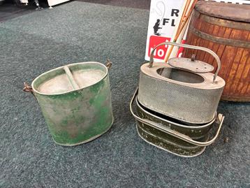 Vintage Metalen Aker & Wormendoos beschikbaar voor biedingen