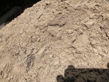 Straatzand ongeveer 1m2 beschikbaar voor biedingen