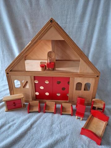 Poppenhuis hout tbv goed doel beschikbaar voor biedingen