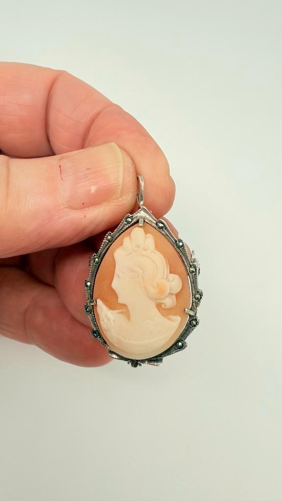 Antieke Camee hanger, tevens broche, gezet in zilver., Sieraden, Tassen en Uiterlijk, Antieke sieraden, Hanger, Zilver, Met edelsteen