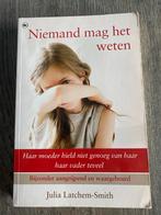 Niemand mag het weten - Julia Latchem-Smith, Ophalen of Verzenden, Gelezen, Overige