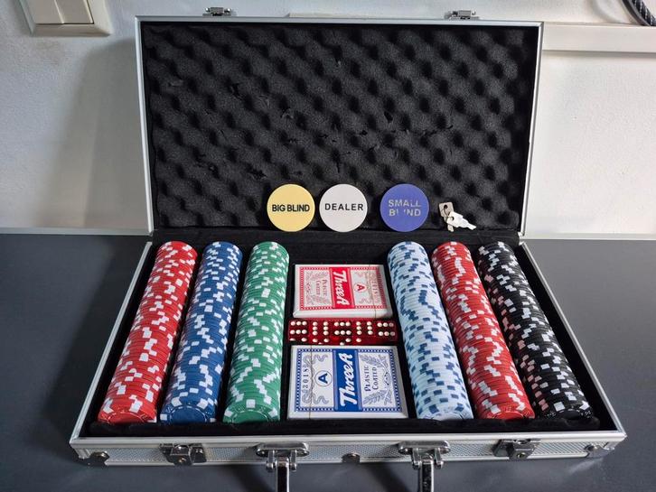 Pokerset 300 chips, Hobby en Vrije tijd, Gezelschapsspellen | Kaartspellen, Ophalen