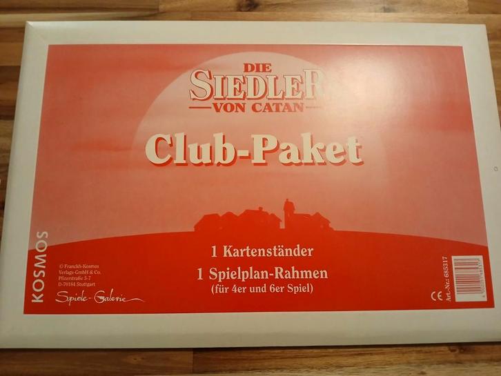 Catan Club-pakket: Kaarthouder & Frame - Nieuw!, Hobby en Vrije tijd, Gezelschapsspellen | Kaartspellen, Nieuw, Drie of vier spelers