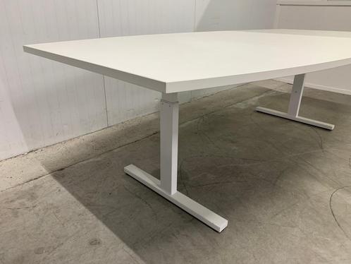 Vergadertafel 240x120 - Tonvorm - Wit - Voorraadvoordeel !!!, Huis en Inrichting, Bureaus, Nieuw, In hoogte verstelbaar, Ophalen of Verzenden