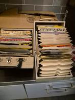Vinyl singles  2x koffertjes diverse oude muziek, Ophalen of Verzenden, Gebruikt, Pop