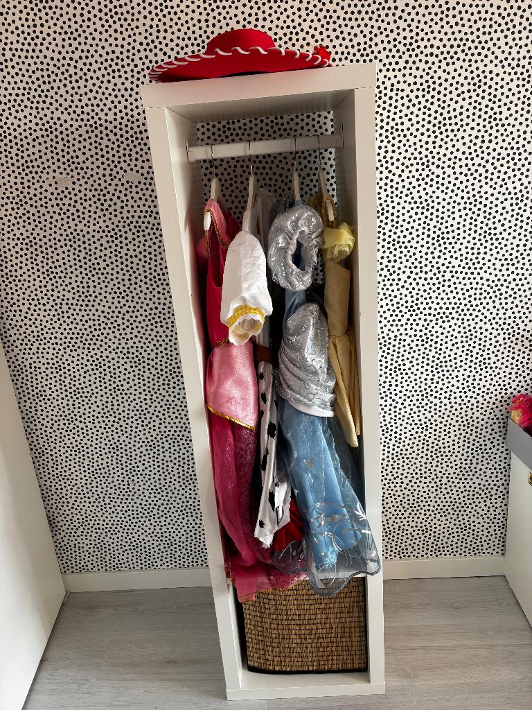 Kledingkastje, Ophalen, Zo goed als nieuw