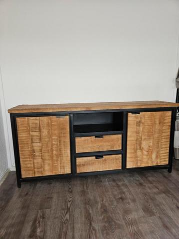 Dressoir beschikbaar voor biedingen