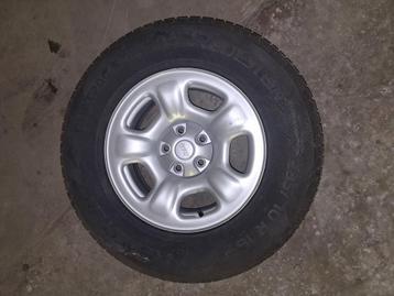 Jeep wiel beschikbaar voor biedingen