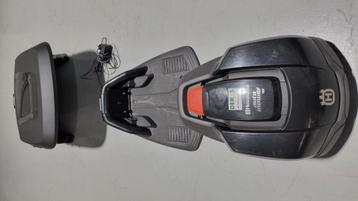 Husqvarna robotgrasmaaier Am 105 met overkapping beschikbaar voor biedingen