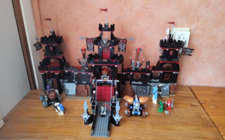Lego Knight's kingdom: Vladek's dark fortress 8877., Kinderen en Baby's, Speelgoed | Duplo en Lego, Zo goed als nieuw, Lego, Complete set
