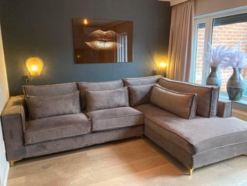 Velvet hoelbank bruin beschikbaar voor biedingen