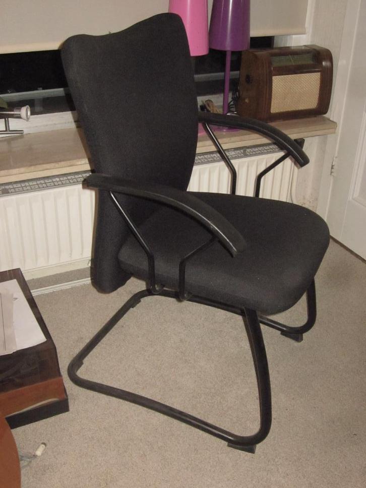 stevige stoel stoffen bekleding, Huis en Inrichting, Stoelen, Gebruikt, Eén, Metaal, Grijs, Ophalen