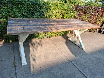 stoere degelijke tafel beschikbaar voor biedingen