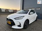 Toyota Yaris 1.5 Hybrid Dynamic Dealer onderhouden | CarPlay, Euro 6, Met garantie (alle), 450 kg, Wit