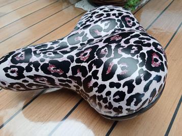 Nieuw"Panterprint" dames/meisjes fietszadel 26/28 inch. beschikbaar voor biedingen