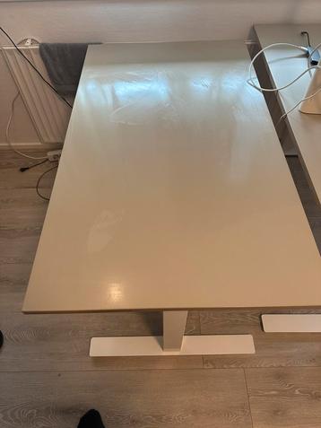 Bureau ikea in hoogte verstelbaar erg mooi
