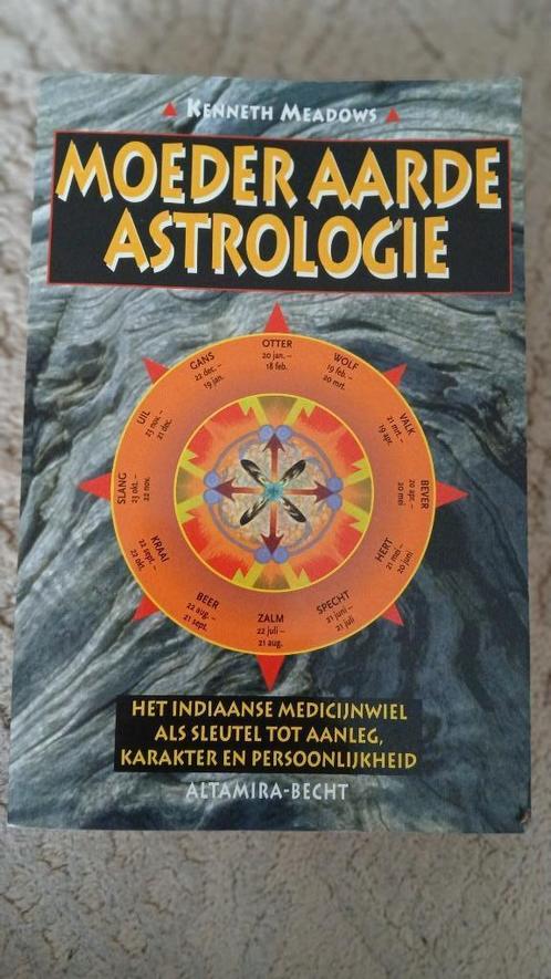 Moeder Aarde Astrologie, Het Indiaanse medicijnwiel, Boeken, Esoterie en Spiritualiteit, Zo goed als nieuw, Achtergrond en Informatie
