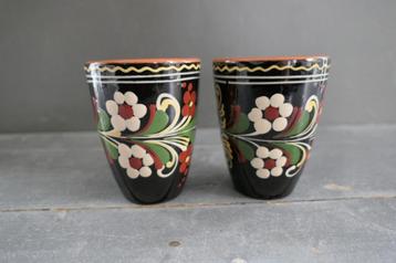 Vintage aardewerk bekers Hongarije beschikbaar voor biedingen