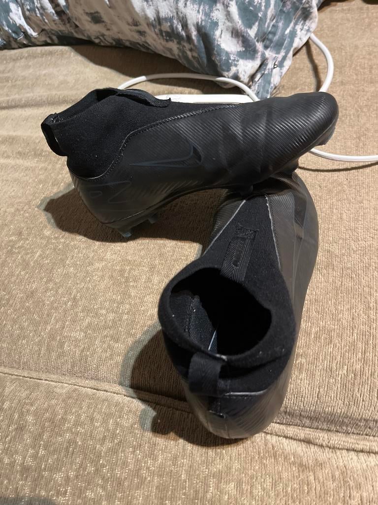 Voetbalschoenen maat 36.5 - Slechts 4 wedstrijden gebruikt, Sport en Fitness, Voetbal, Ophalen, Gebruikt, Schoenen