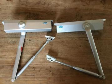 2 stuks NHN Deurdrangers beschikbaar voor biedingen