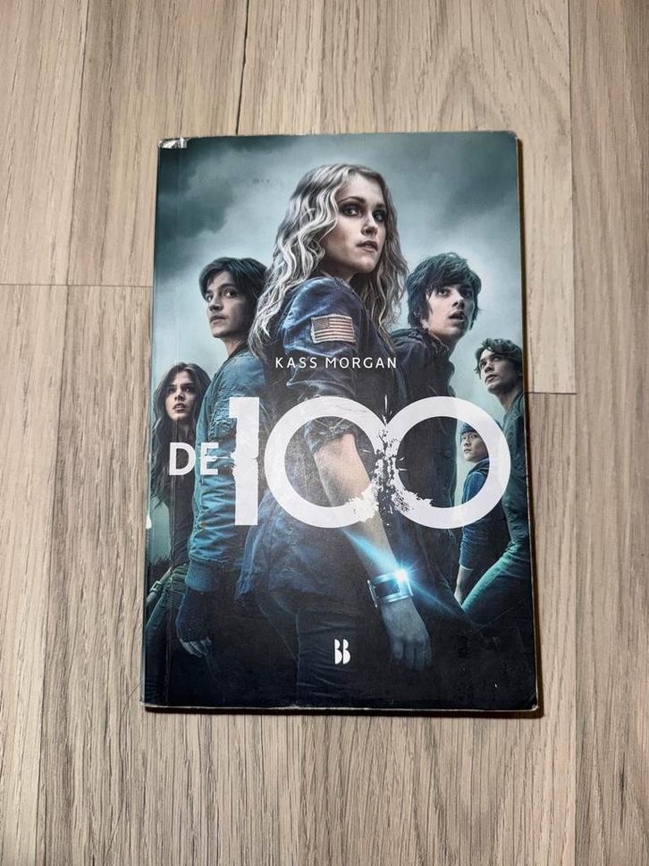 De 100 - Kass Morgan, Boeken, Fantasy, Gelezen, Ophalen of Verzenden