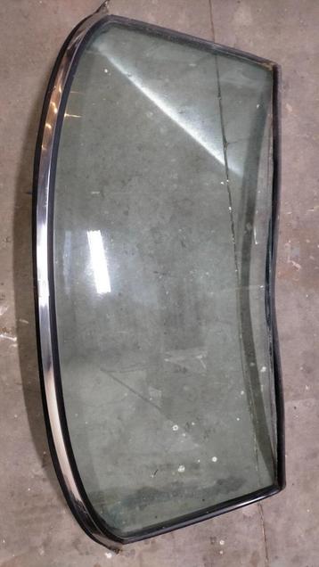 Voorruit Fiat 124 spider beschikbaar voor biedingen