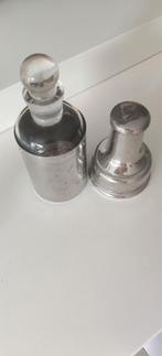 Antieke Franse parfum-/colognefles  in metalen reis, Antiek en Kunst, Ophalen