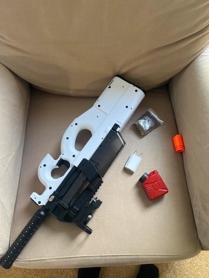 Gel Blaster P90, Kinderen en Baby's, Speelgoed | Buiten | Actiespeelgoed, Zo goed als nieuw, Ophalen