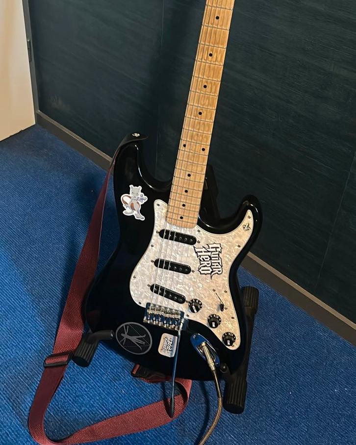 Squier Stratocaster Zwart  Pearl, Muziek en Instrumenten, Snaarinstrumenten | Gitaren | Elektrisch, Gebruikt, Semi-solid body